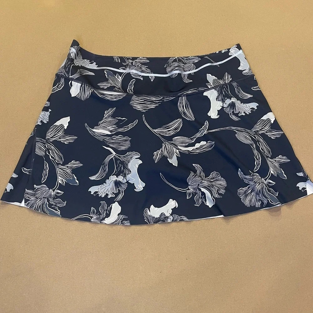 Athleta Navy Blue Floral Sonic Skort Size XL